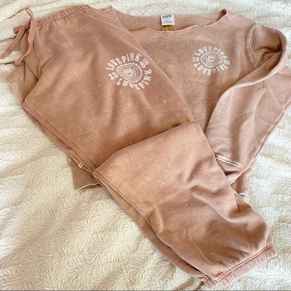Vs pink classic pant off the shoulder crew stucco beige wash heritage logo - Picture 1 of 12